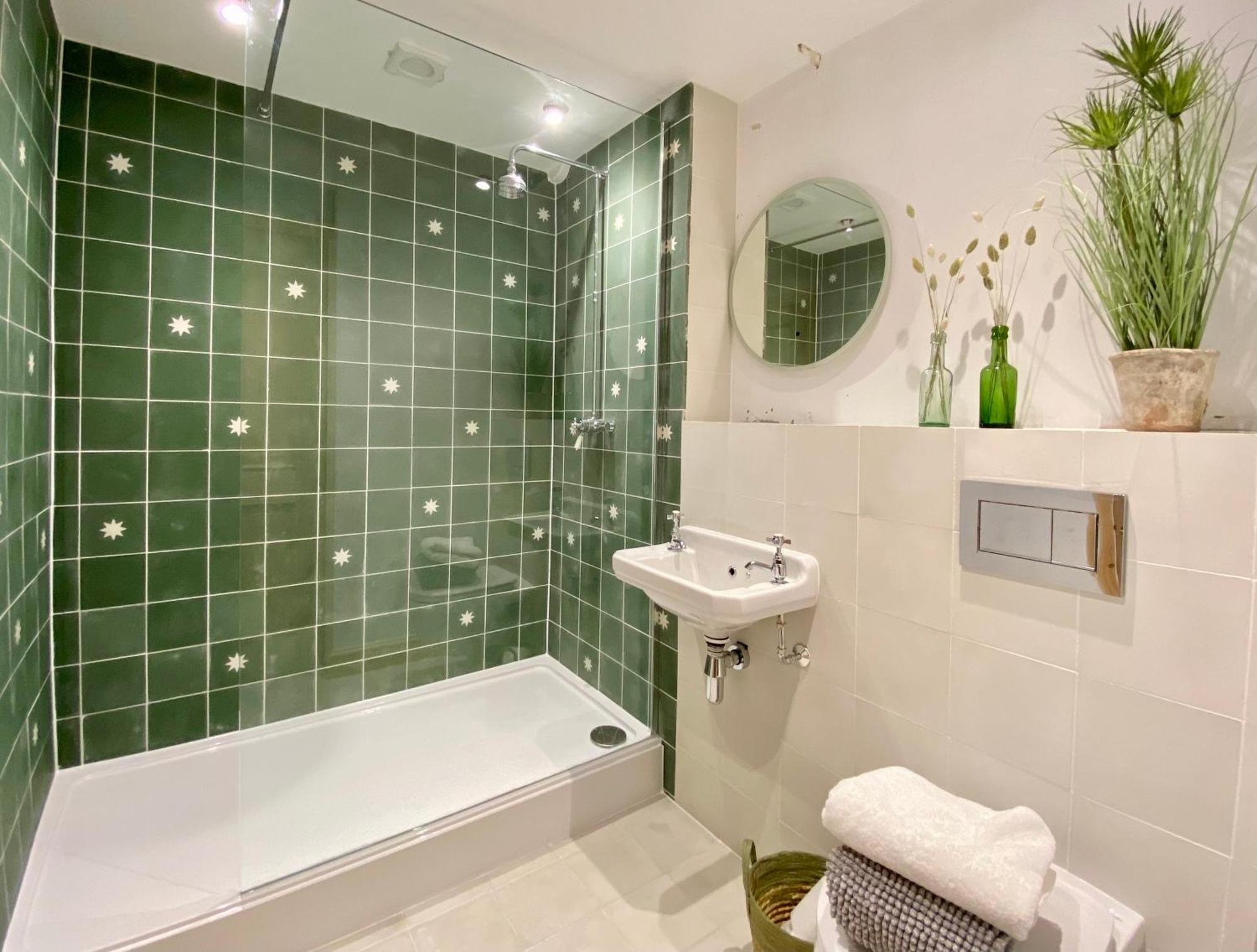 Victoria Bar Walls By Chateau Anna, Central York - Free Parking מראה חיצוני תמונה